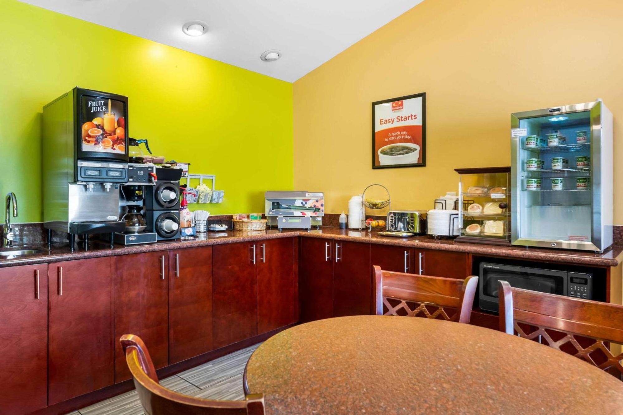 Econo Lodge Inn & Suites Eau Claire Ngoại thất bức ảnh