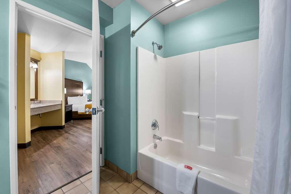 Econo Lodge Inn & Suites Eau Claire Phòng bức ảnh