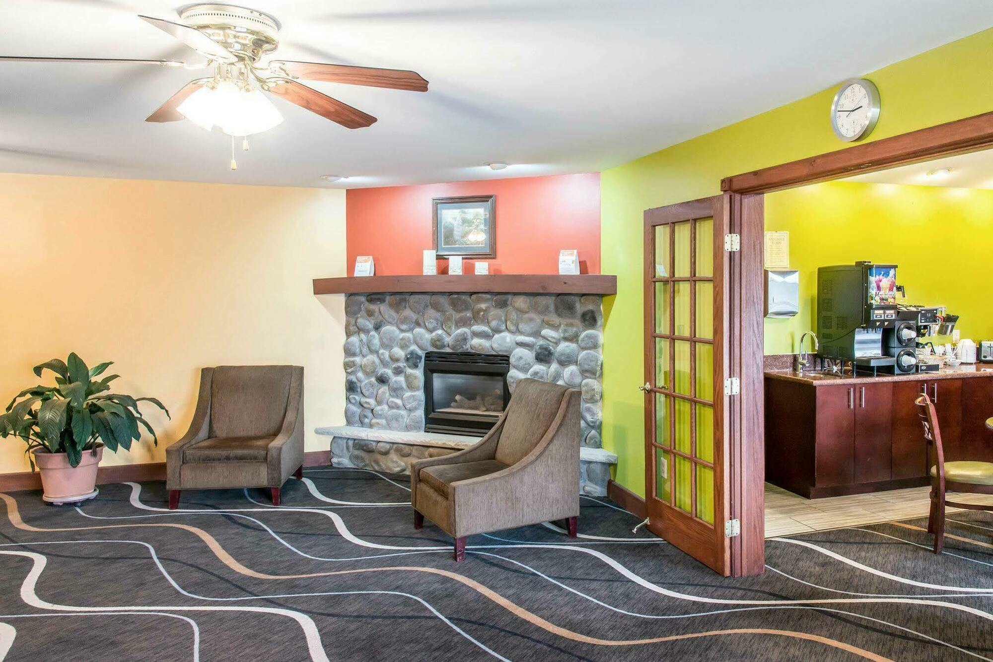 Econo Lodge Inn & Suites Eau Claire Ngoại thất bức ảnh
