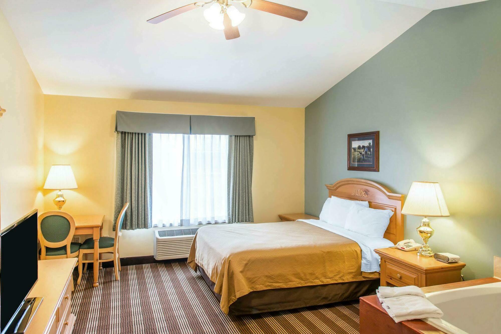 Econo Lodge Inn & Suites Eau Claire Ngoại thất bức ảnh