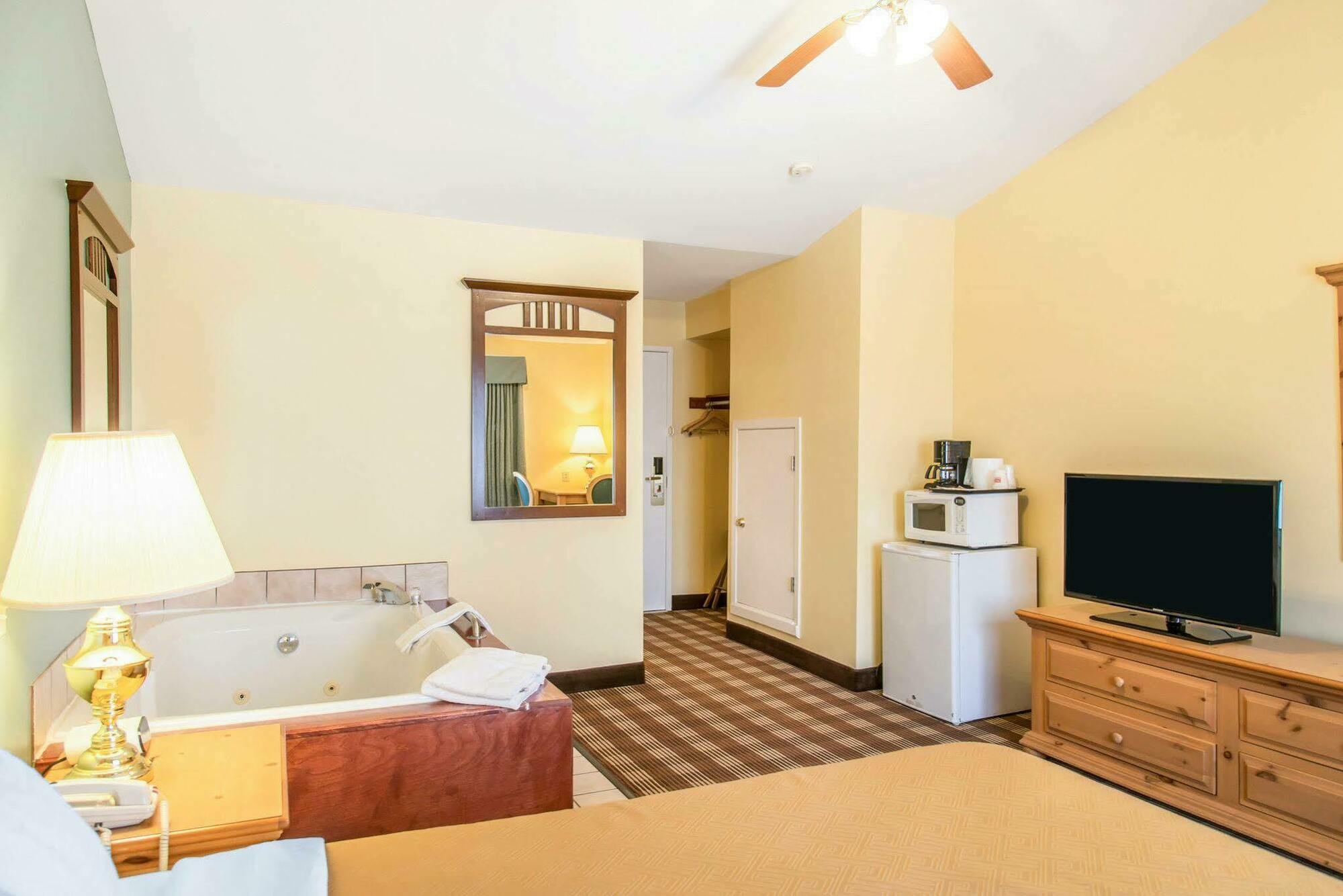 Econo Lodge Inn & Suites Eau Claire Ngoại thất bức ảnh