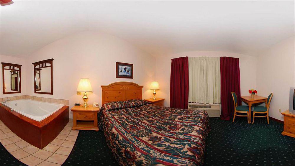 Econo Lodge Inn & Suites Eau Claire Phòng bức ảnh